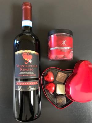 Gaveæske med rødvin, lakridstrøffel med hindbær & fyldt chokolade i hjerteæske